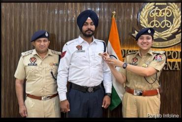 SSP Khanna Honours Amardeep Singh with DGP Commendation Disc