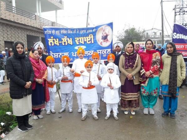 ਧੰਨ ਧੰਨ ਸ੍ਰੀ ਗੁਰੂ ਗੋਬਿੰਦ ਸਿੰਘ ਜੀ ਦੇ ਪ੍ਰਕਾਸ਼ ਗੁਰਪੁਰਬ ਦੇ ਸਬੰਧ ਵਿਚ ਨੌਸ਼ਹਿਰਾ ਪੰਨੂਆਂ ਦੀ ਸਗਤ ਵਲੋਂ ਕਢਿਆ ਗਿਆ ਨਗਰ ਕੀਰਤਨ
