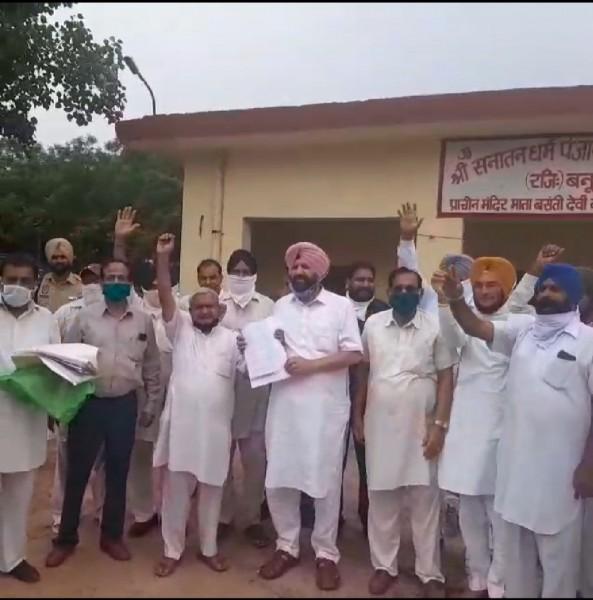 ਮੰਦਿਰਾਂ ਦੀ ਜਗਾ ਤੇ ਕਬਜਾ ਕਰਨ ਖਿਲਾਫ ਬਨੂੜ ਵਾਸੀਆਂ ਵੱਲੋਂ ਕੀਤੀ ਗਈ ਨਾਅਰੇਬਾਜ਼ੀ