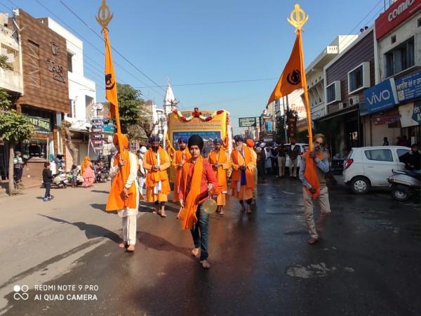 ਗੁਰੂ ਨਾਨਕ ਦੇਵ ਜੀ ਦੇ 551 ਵੇ ਪ੍ਰਕਾਸ਼ ਪੂਰਵ ਤੇ ਵਿਸ਼ਾਲ ਨਗਰ ਕੀਰਤਨ ਕੱਢਿਆ ਗਿਆ
