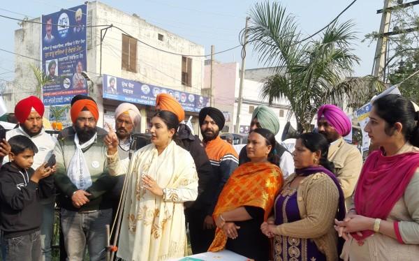 ਦੋਰਾਹਾ ਚ 'ਆਪ' ਪੰਜਾਬ ਸਹਿ ਪ੍ਰਧਾਨ ਯੂਥ ਵਿੰਗ ਅਨਮੋਲ ਗਗਨ ਮਾਨ ਨੇ"ਨਗਰ ਕੌਂਸਲ ਚੋਣਾਂ ਦੇ 'ਆਪ' ਉਮੀਦਵਾਰਾਂ ਦੇ ਹੱਕ 'ਚ ਜਨ ਸਭਾ ਕੀਤੀਆਂ.