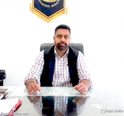 ਧੂਰੀ ਵਿਖੇ ਪਟਵਾਰੀਆਂ ਦੇ ਰੱਖੇ ਪ੍ਰਾਈਵੇਟ ਕਾਕਿਆਂ ਨੂੰ ਐਸ.ਡੀ.ਐਮ. ਨੇ ਕੀਤੀ ਤਾੜਣਾ