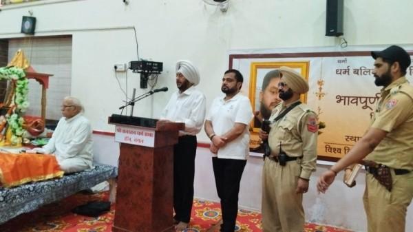 ਆਲ ਇੰਡੀਆ ਐਂਟੀ ਟੈਰੋਰਿਸਟ (ਐਂਟੀ ਕਰਾਈਮ) ਫਰੰਟ ਦੇ ਕੌਮੀ ਪ੍ਰਧਾਨ ਸ਼੍ਰੀ ਅਮਨ ਗਰਗ ਸੂਲਰ ਅਤੇ ਕੌਮੀ ਸੀਨੀਅਰ ਮੀਤ ਪ੍ਰਧਾਨ ਐਡਵੋਕੇਟ ਰਾਜਿੰਦਰ ਪਾਲ ਆਨੰਦ ਨੇ ਸ਼ਹੀਦ ਵਿਕਾਸ ਪ੍ਰਭਾਕਰ ਬੱਗਾ ਦੇ ਭੋਗ ਤੇ ਨੰਗਲ ਵਿਖੇ ਪਹੁੰਚ ਕੇ ਸਰਕਾਰ ਤੋਂ ਪਰਿਵਾਰ ਲਈ ਮੰਗੀਆਂ ਮੰਗਾਂ...
